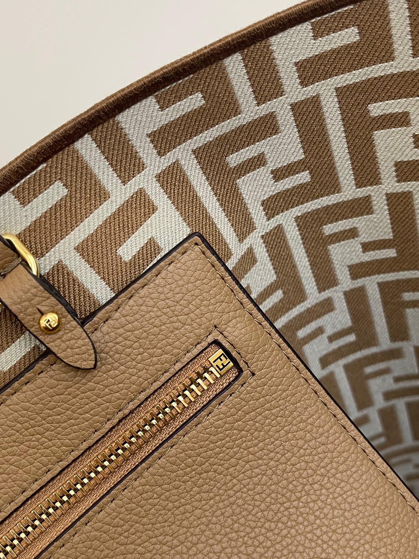 F**di tote-33x22x30cm