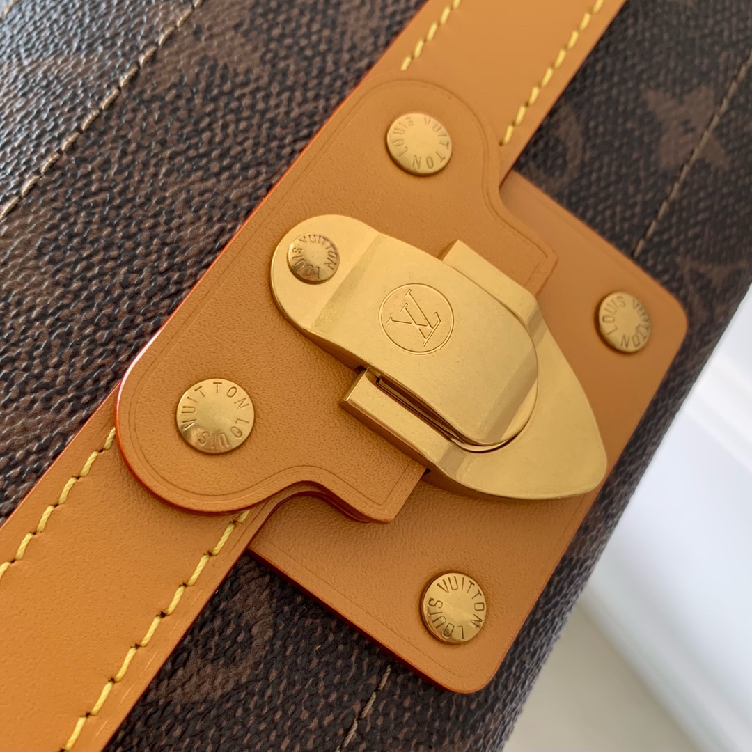 l0*is V*t0n soul trunk east west -29 x 17.5 x 10cm