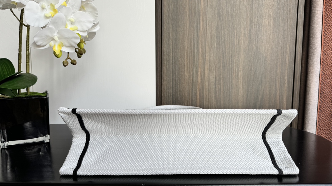 D*or small book tote-36.5cm