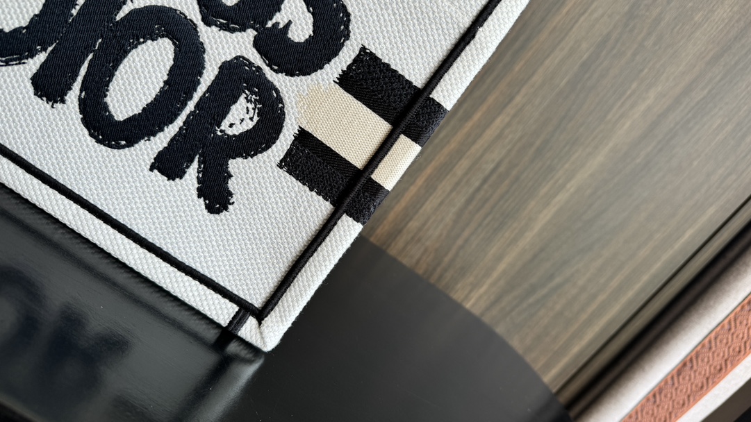 D*or small book tote-26*8*22cm