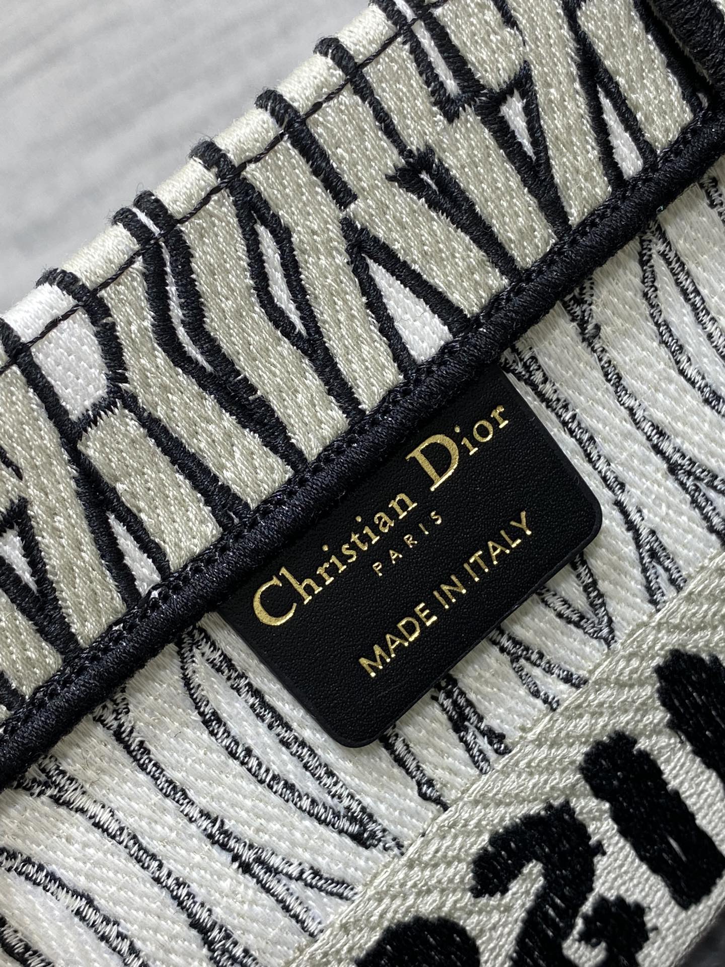 D*or small book tote-26*8*22cm