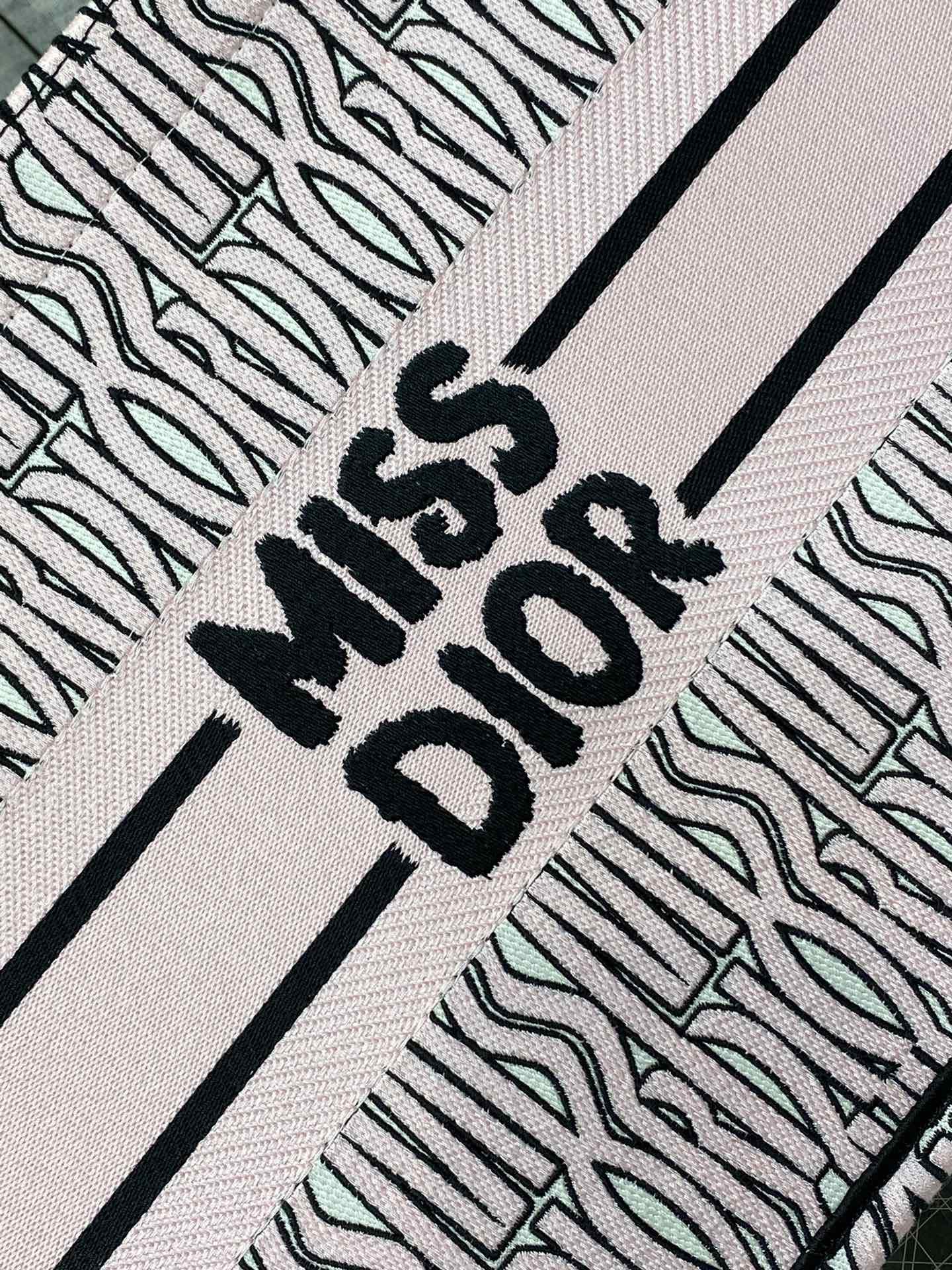 D*or small book tote-36.5cm