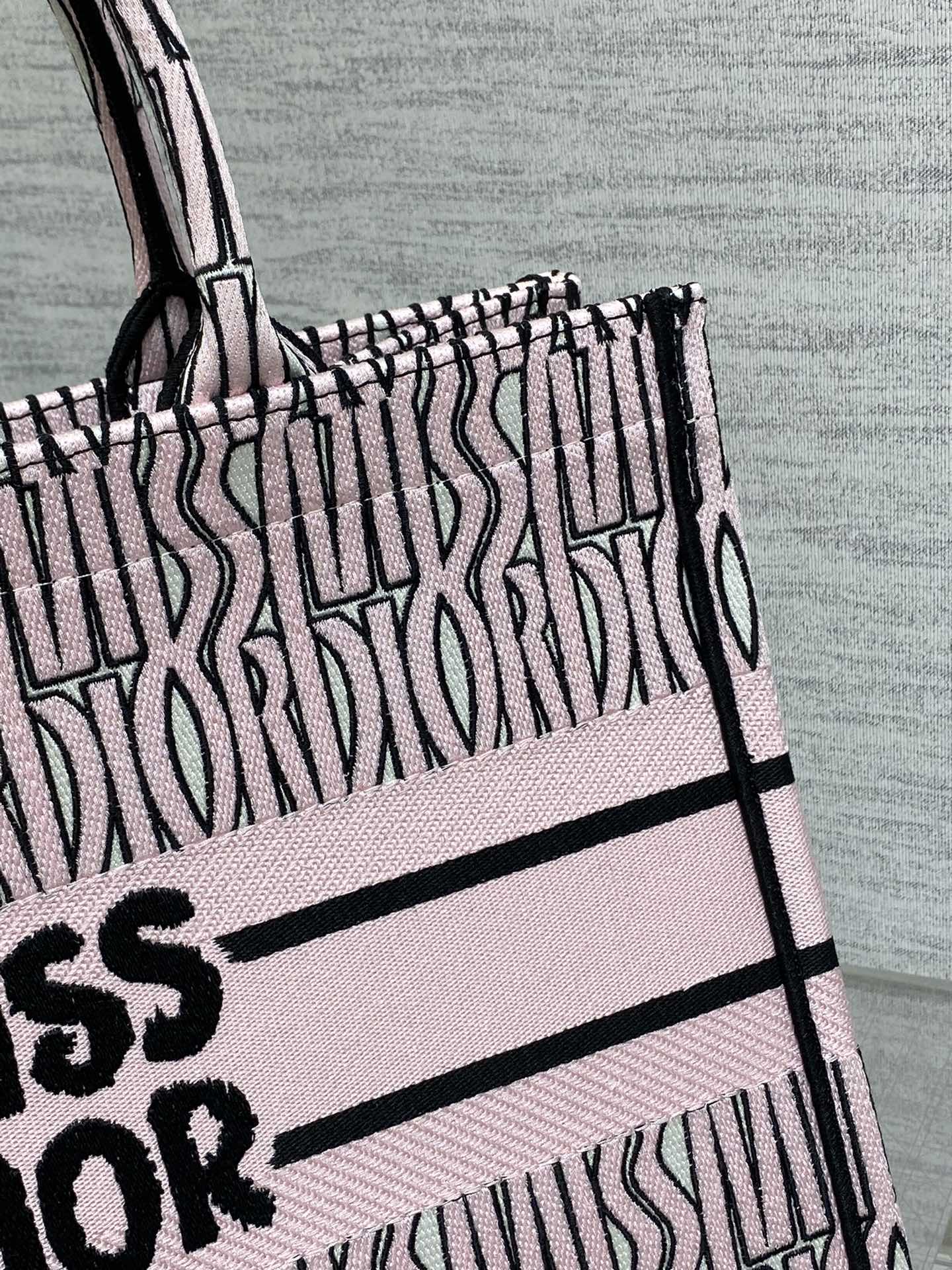 D*or small book tote-36.5cm