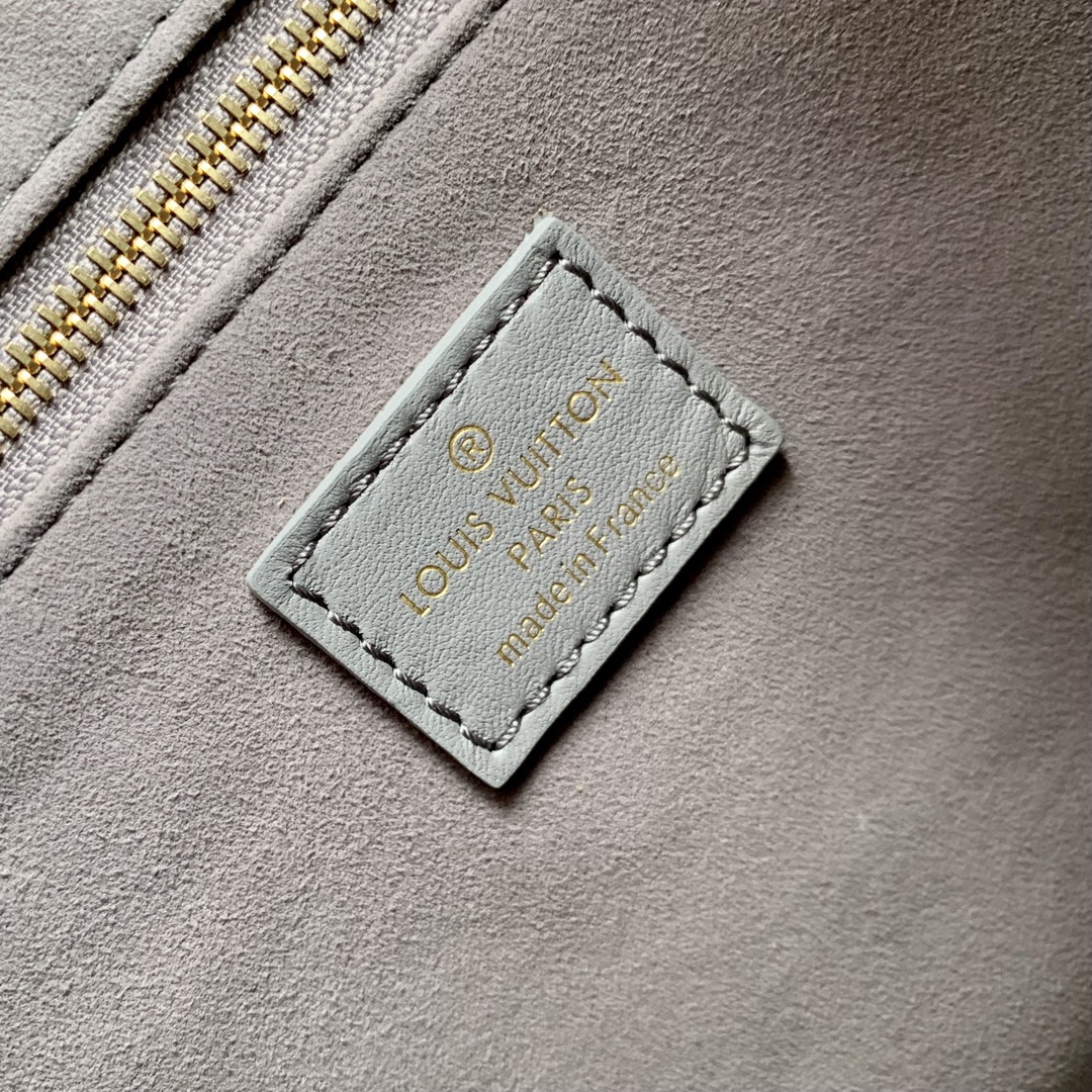 l0*is V*t0n onthego handbag-25*19*11.5 cm