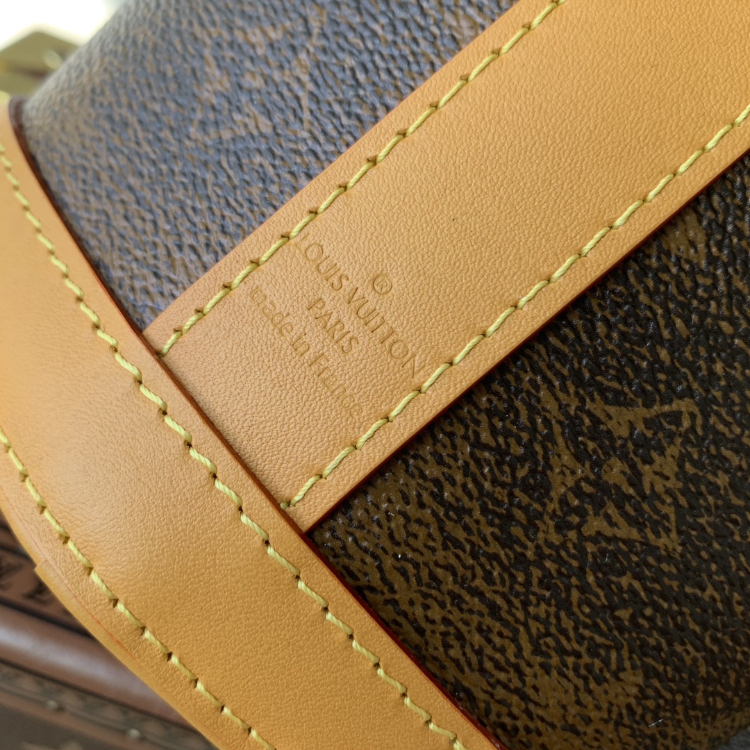 l0*is V*t0n envelope pouch-18*18.5*12.5cm