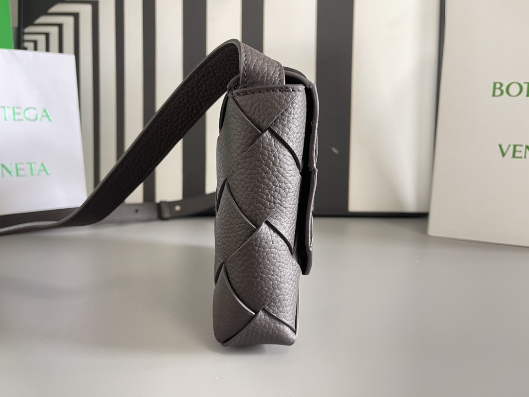 bo*te*ga Ve*ne*ta diago pouch-25x16.5x2cm