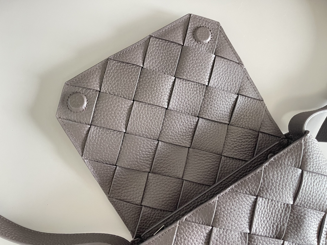 bo*te*ga Ve*ne*ta diago pouch-25x16.5x2cm