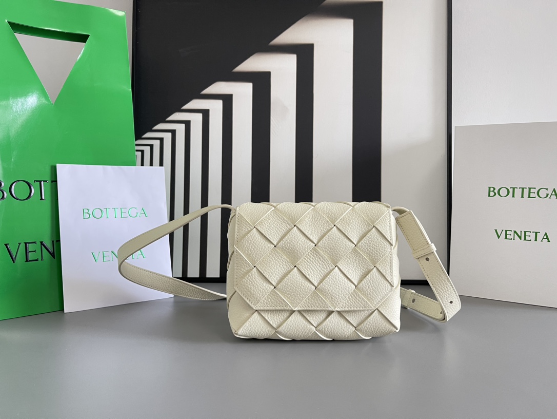 bo*te*ga Ve*ne*ta diago pouch-25x16.5x2cm