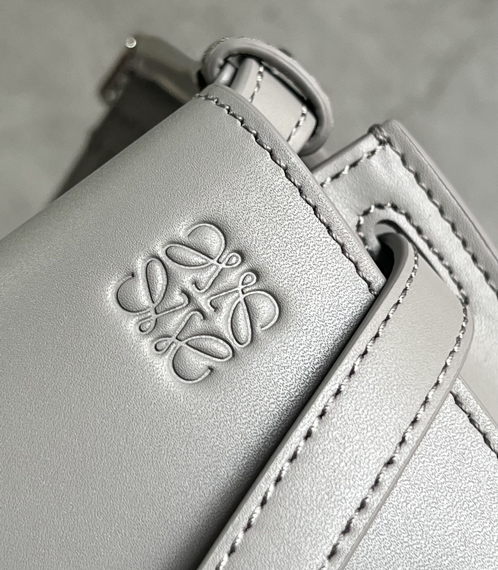 L0ew* mini puzzle gatedual bag-21*12.5*9cm