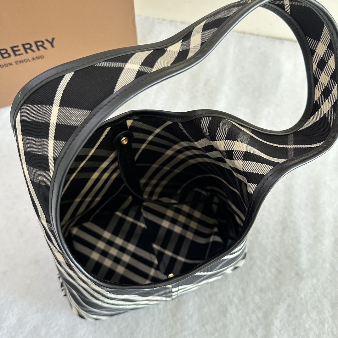 B**rry check shoulder bag-26.5 x 13.5 x 46.5cm