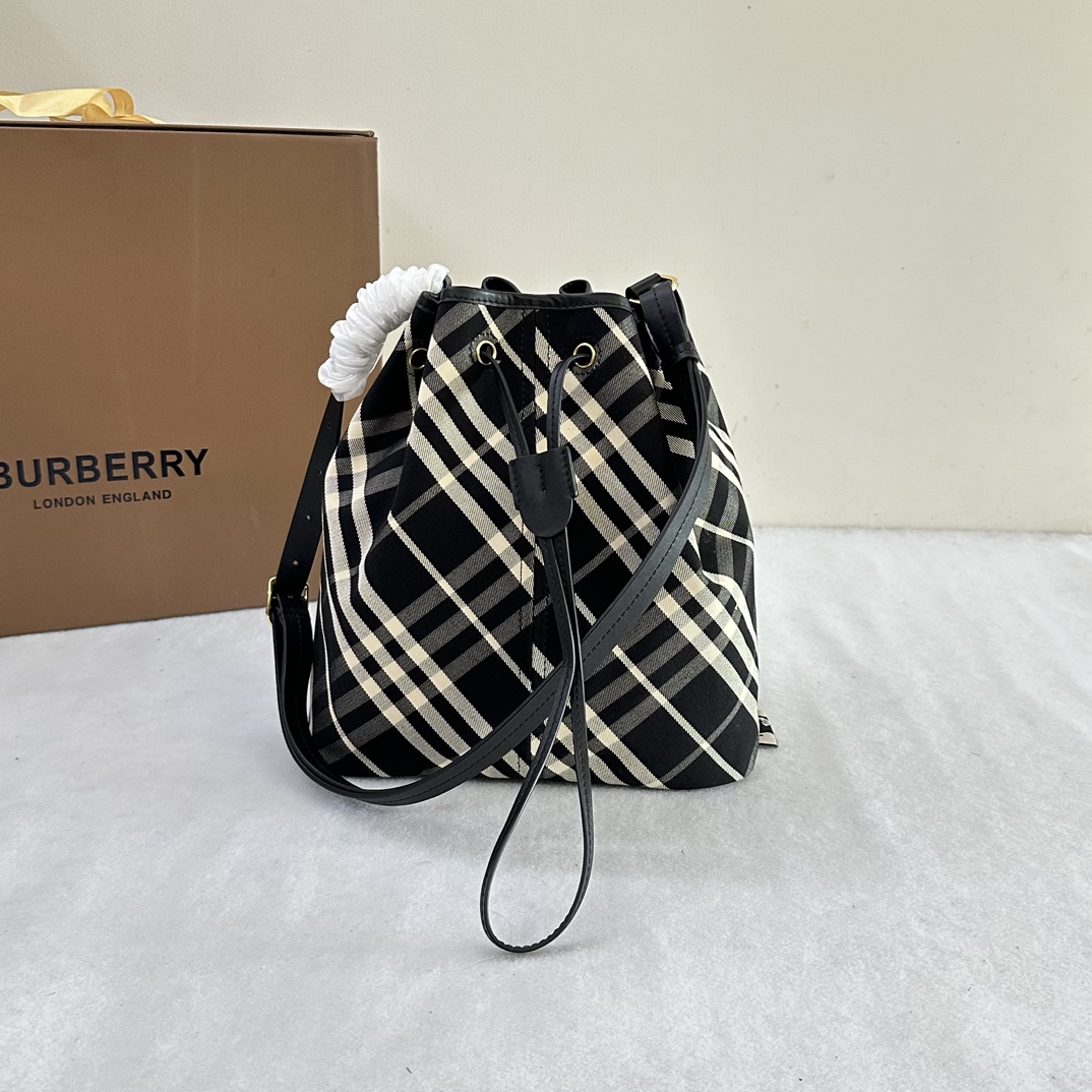 B**rry bucket bag-27.5 x 16 x 29cm