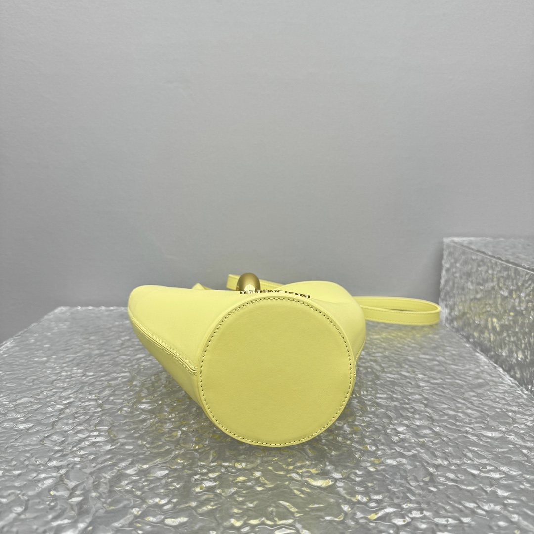 Jacquemus Le Petit Bambo Bag-10*10*20CM
