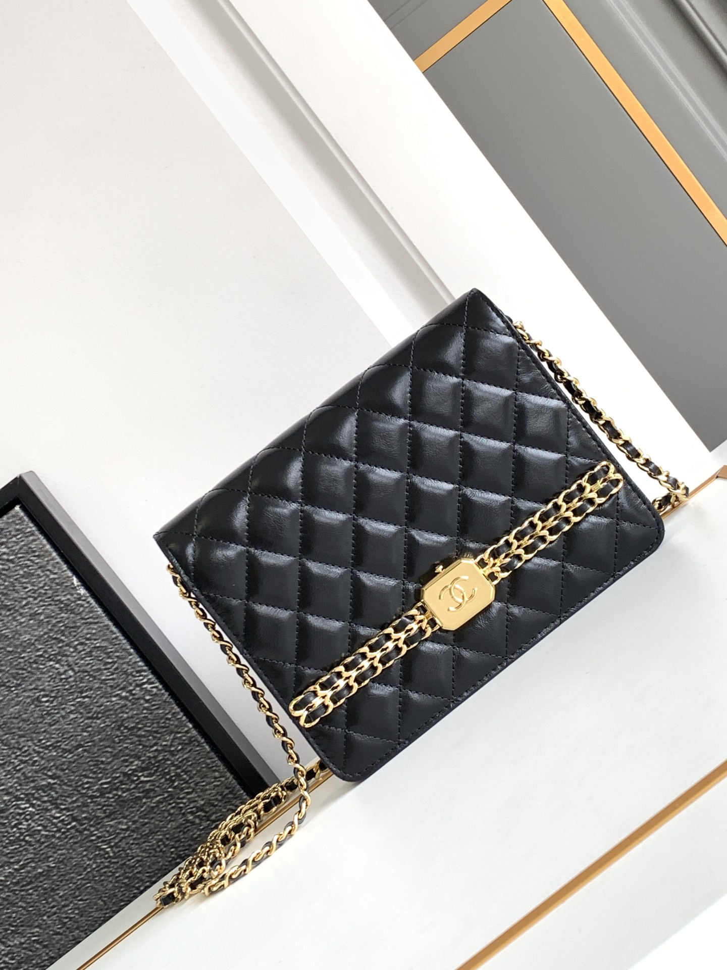 Ch@nel Clutch With Chain-Shiny Aged Calfskin -18.5 X 14.5CM