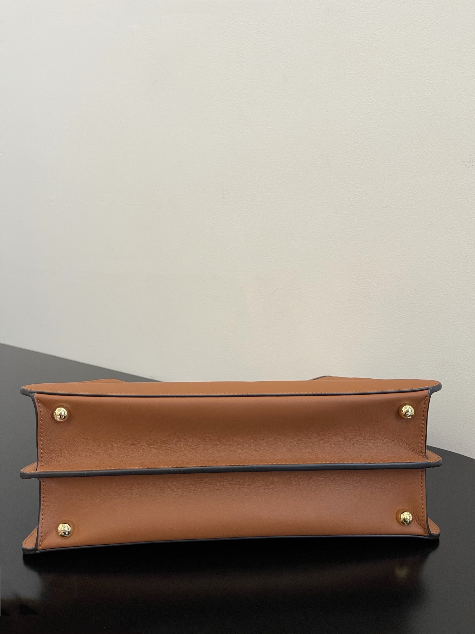 F**di peekaboo iseeu bag-33x25x13cm