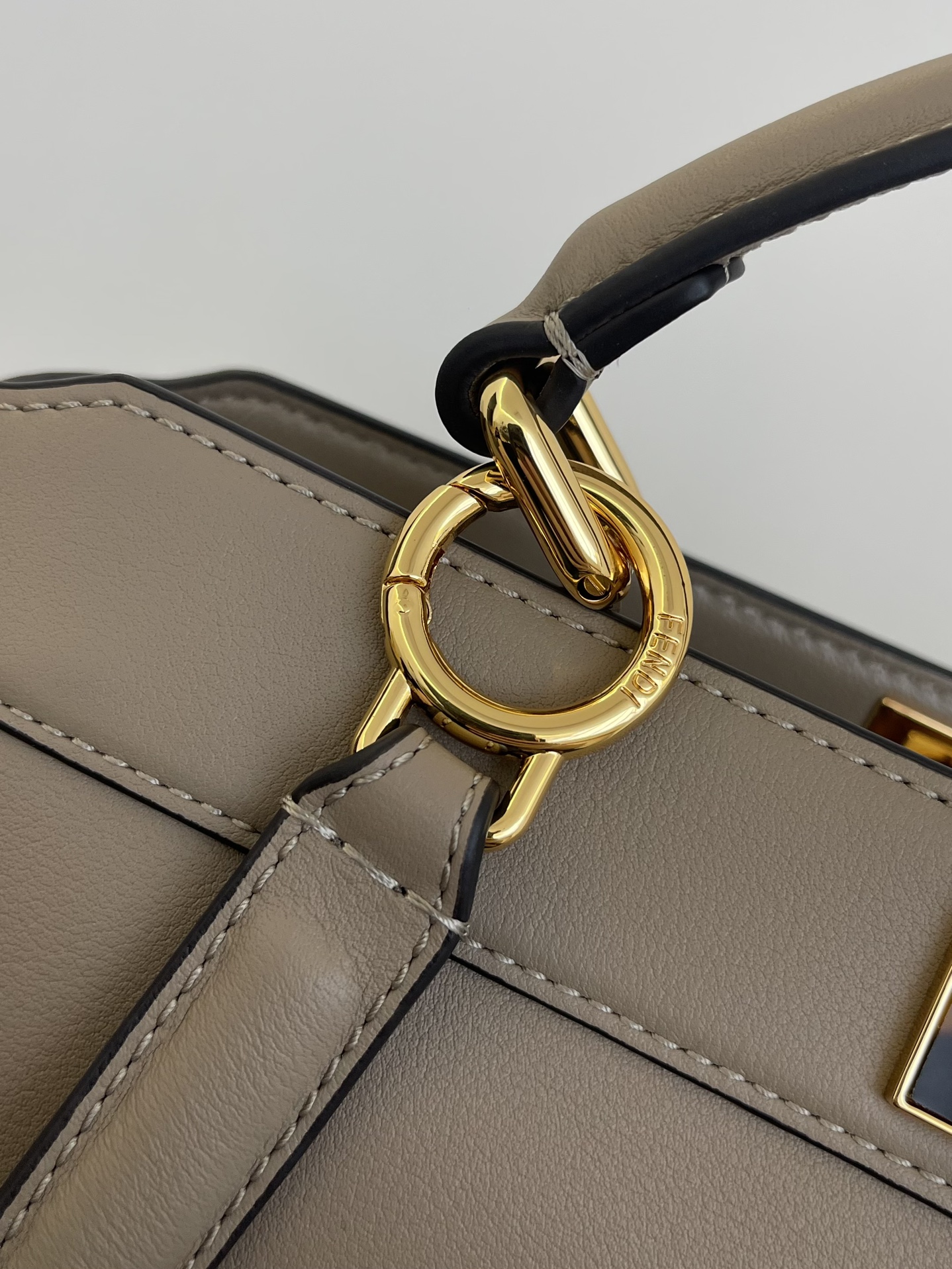 F**di peekaboo iseeu bag-33x25x13cm