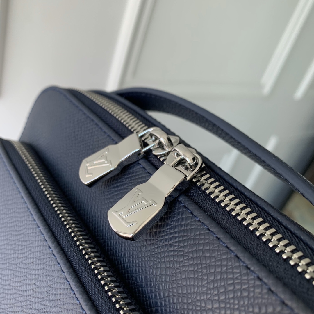 l0*is V*t0n avenue bag-22.5 x 15.5 x 7.5cm