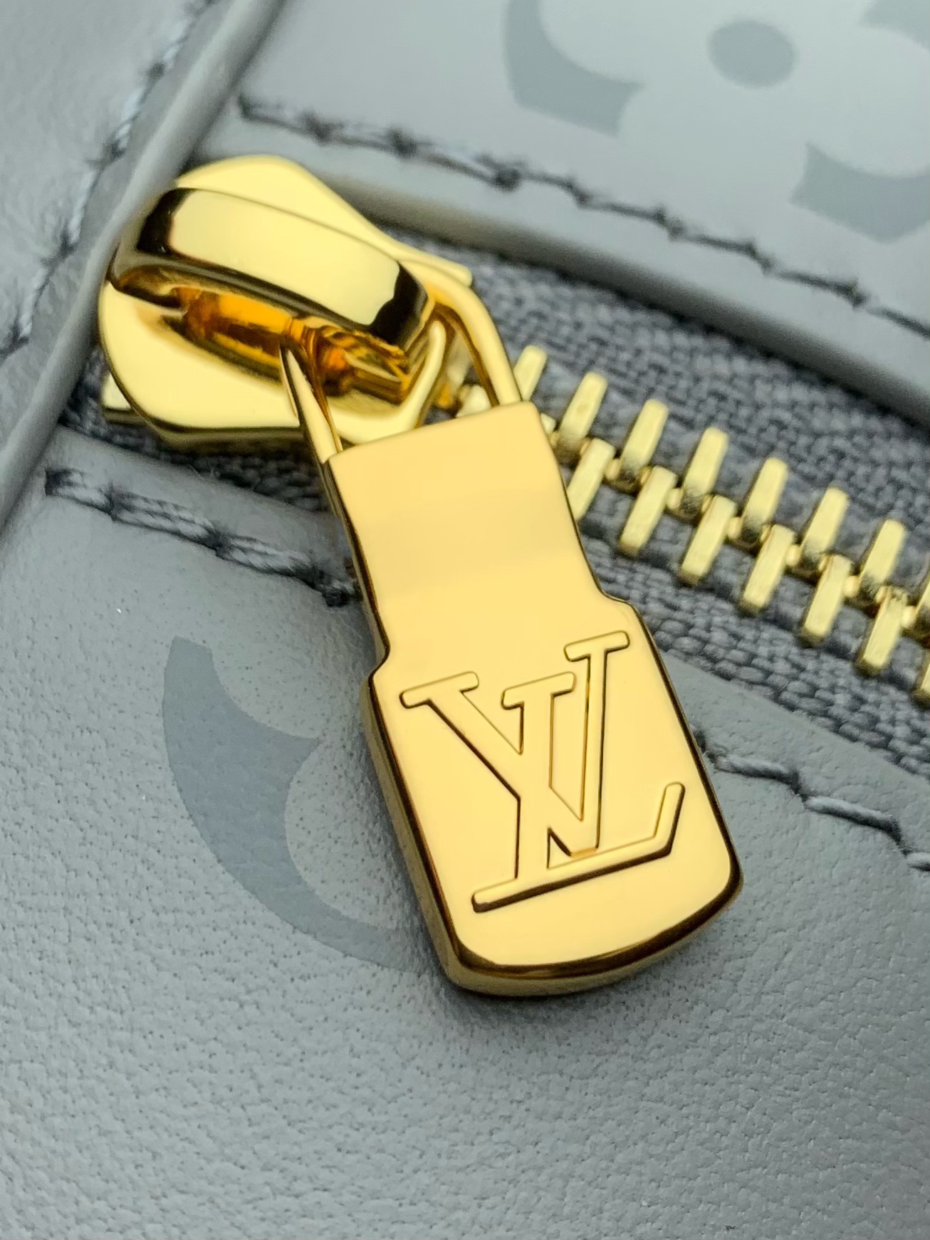 l0*is V*t0n vanity chain pouch-11.5x6.5x19cm