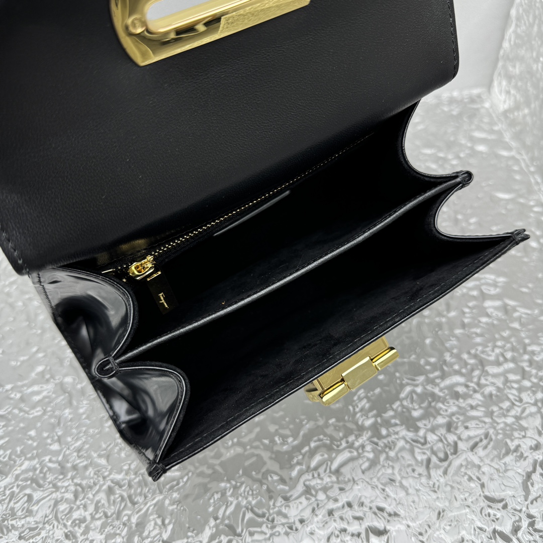 Ferragamo Top-handle Bag-21*13*8.5CM