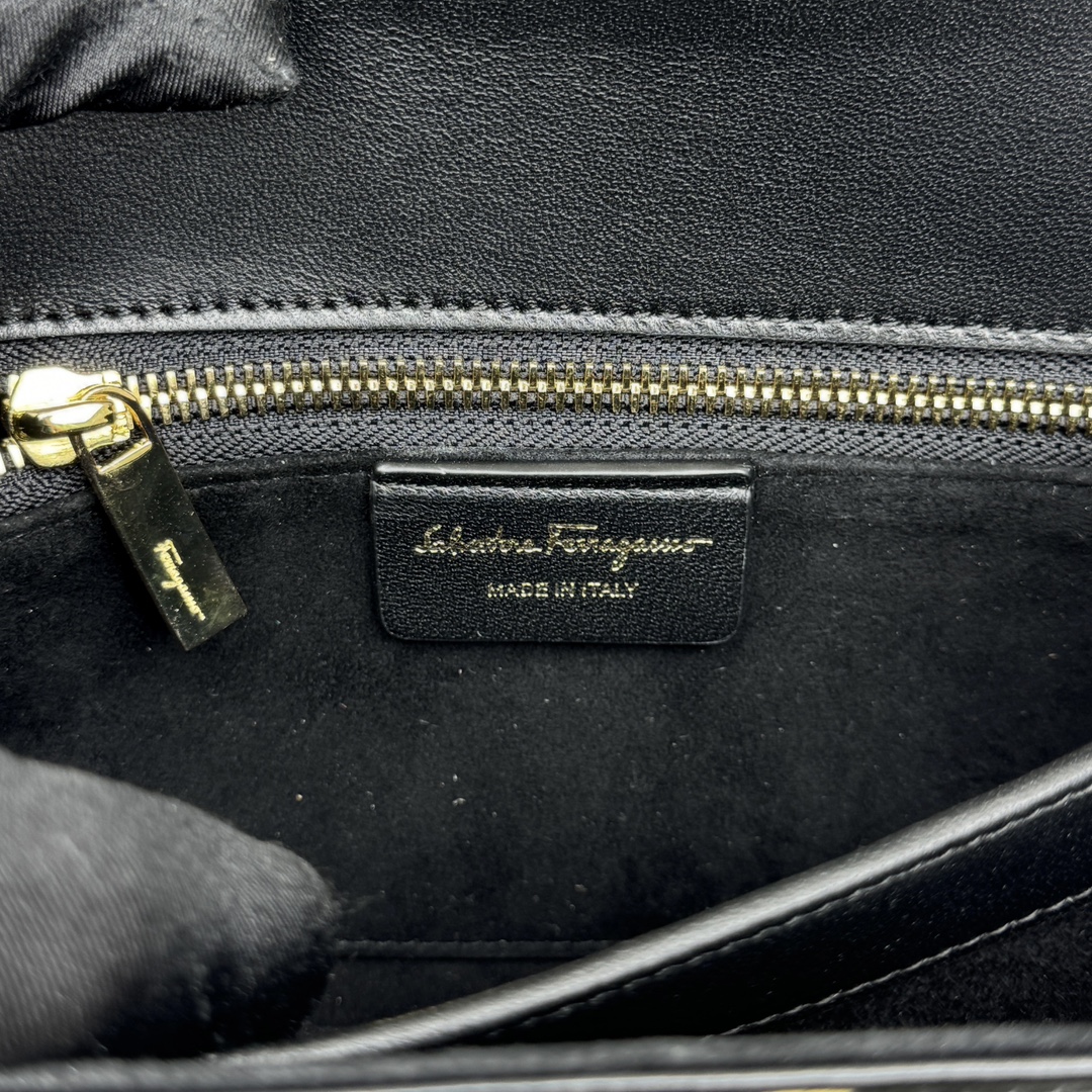 Ferragamo Top-handle Bag-21*13*8.5CM