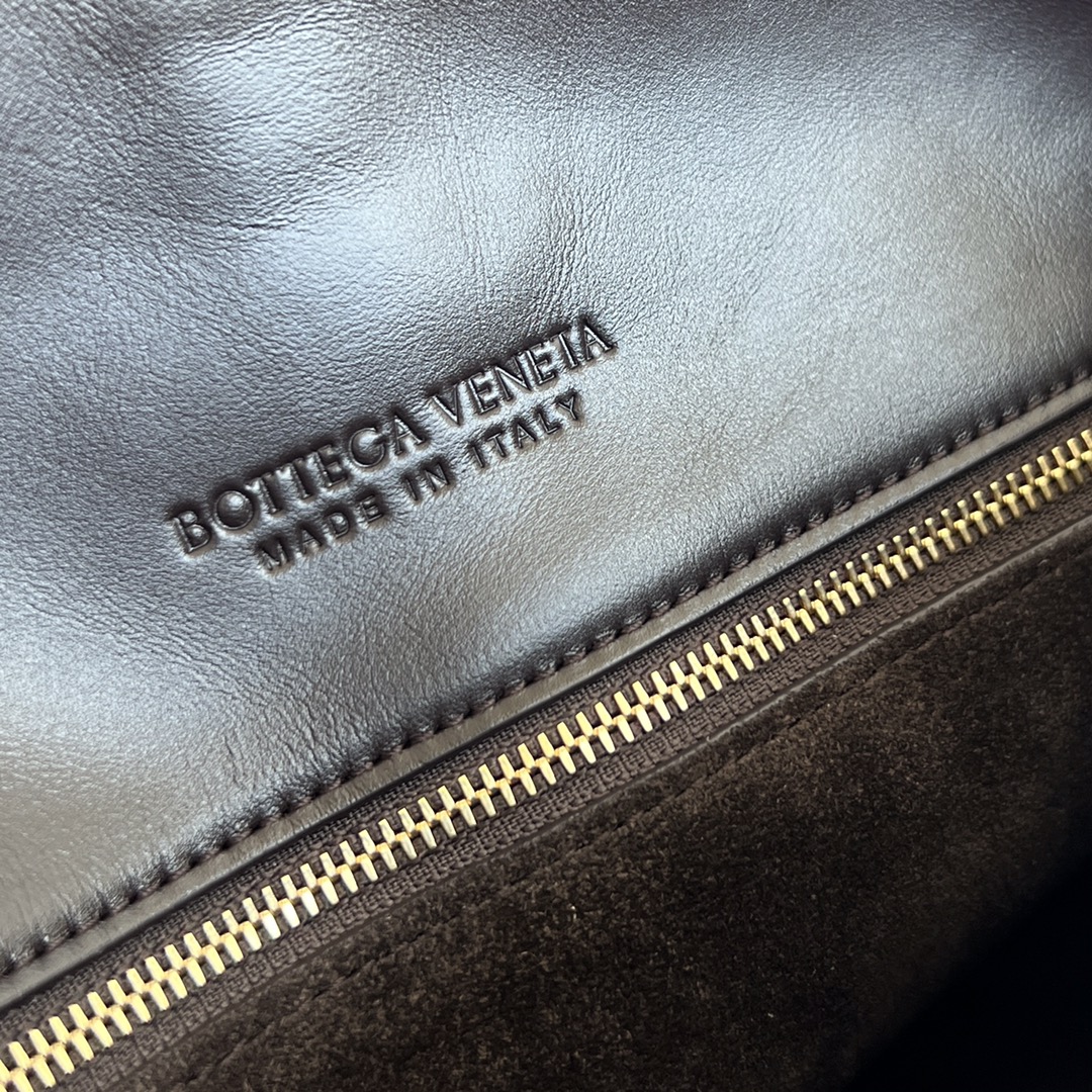 bo*te*ga Ve*ne*ta medium liberta bag-30*20*8cm