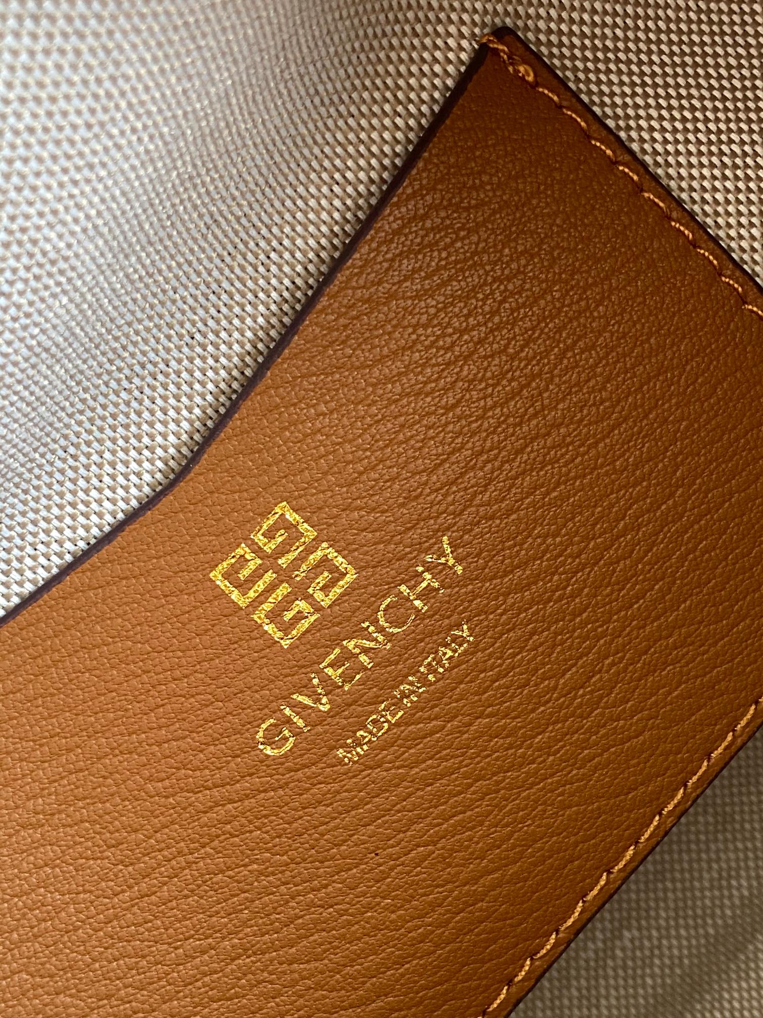 Givenchy Anyigona Cube Tote-13*19*22CM