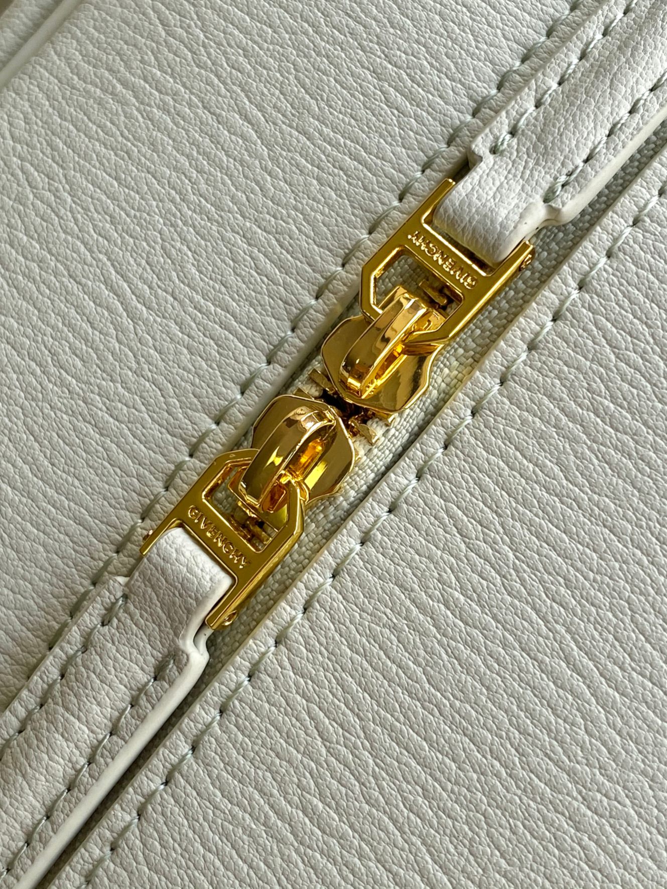 Givenchy Anyigona Cube Tote-13*19*22CM