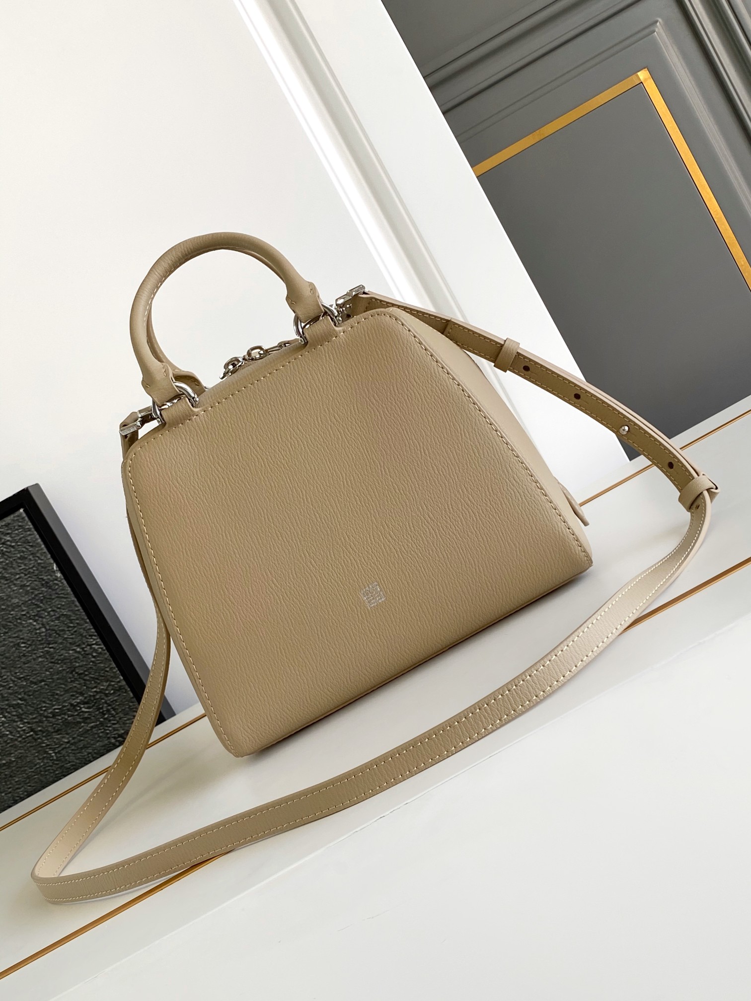 Givenchy Anyigona Cube Tote-13*19*22CM