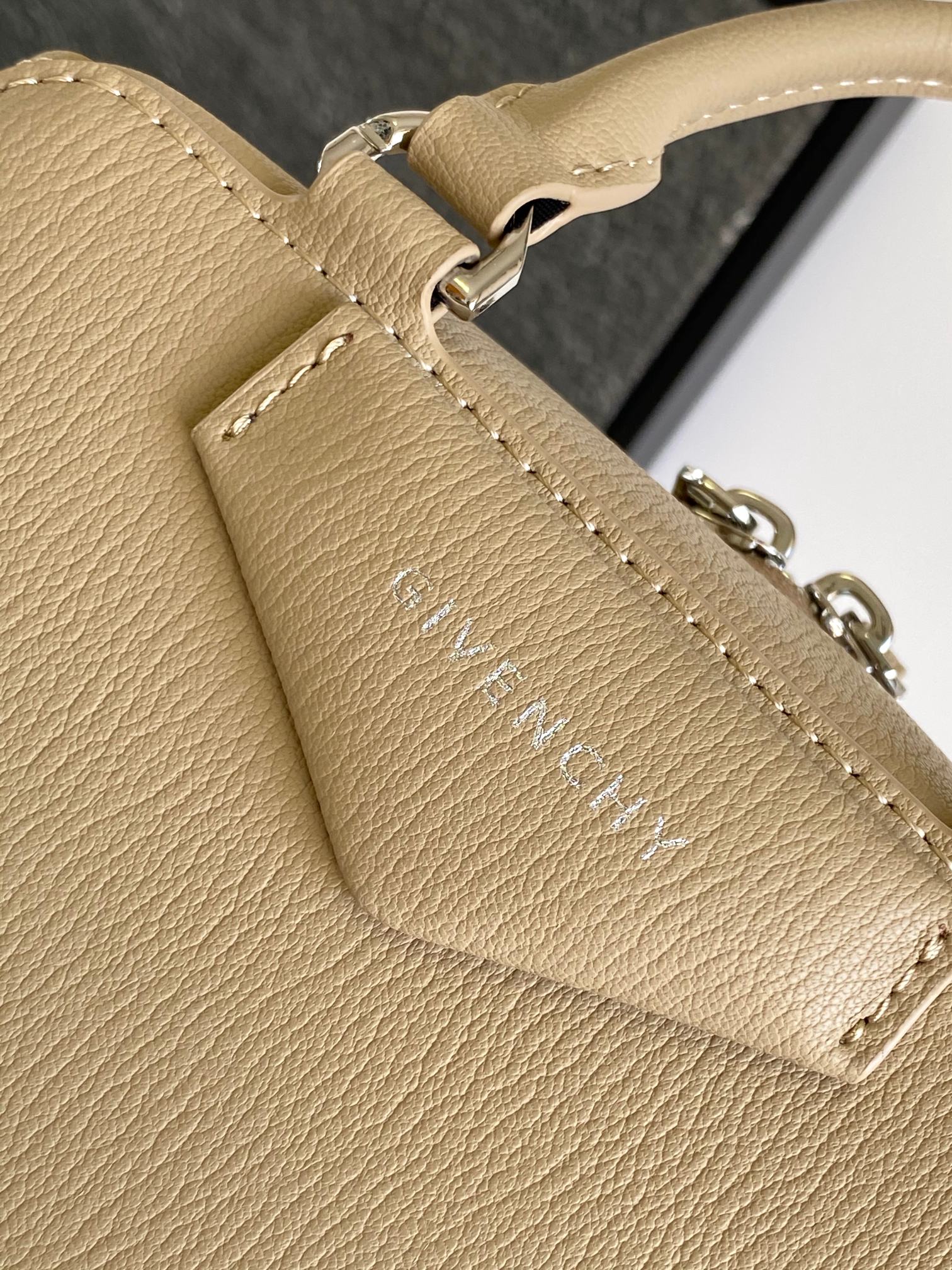 Givenchy Anyigona Cube Tote-13*19*22CM