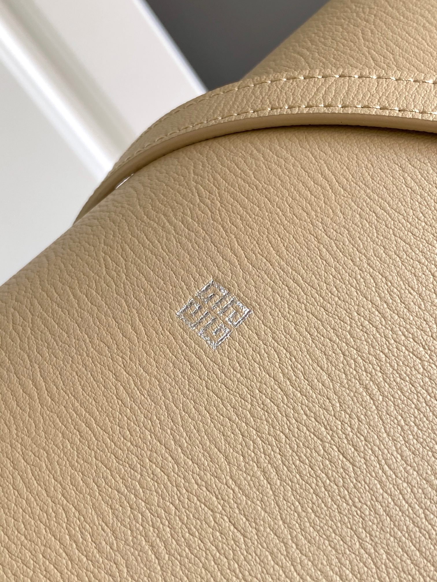 Givenchy Anyigona Cube Tote-13*19*22CM