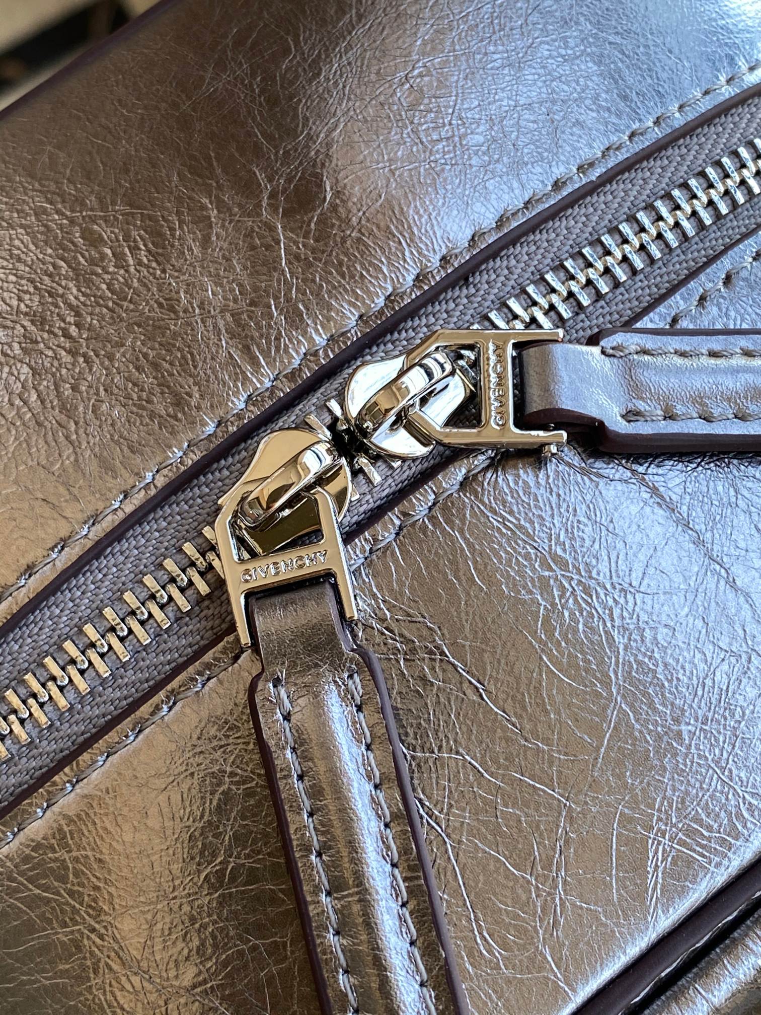 Givenchy Anyigona Cube Tote-13*19*22CM