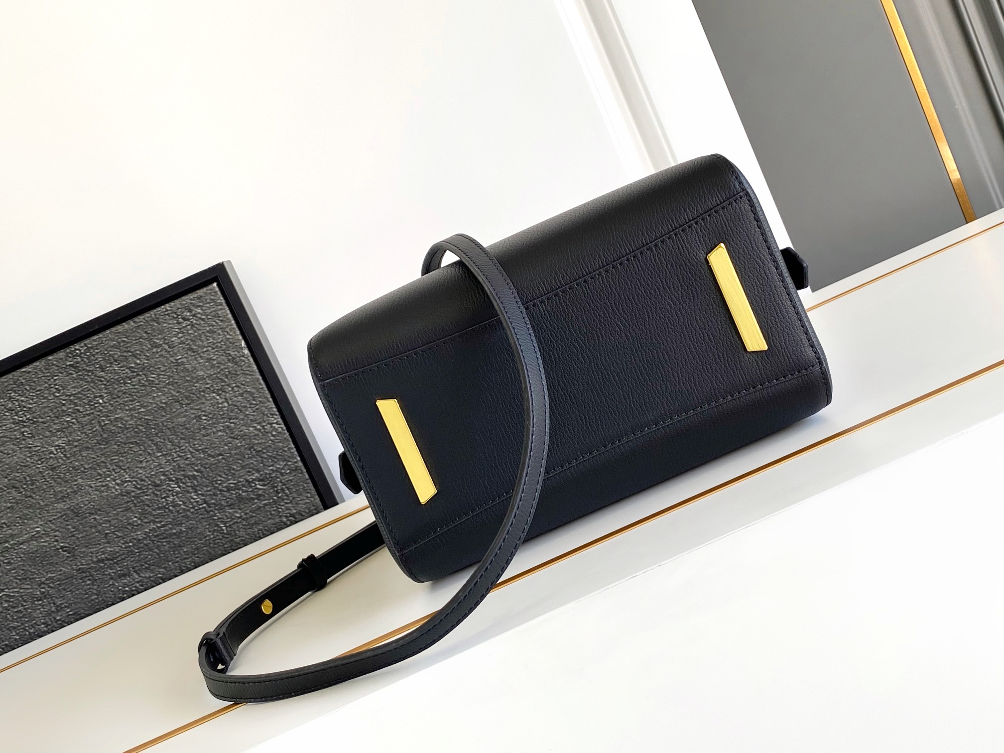 Givenchy Anyigona Cube Tote-13*19*22CM