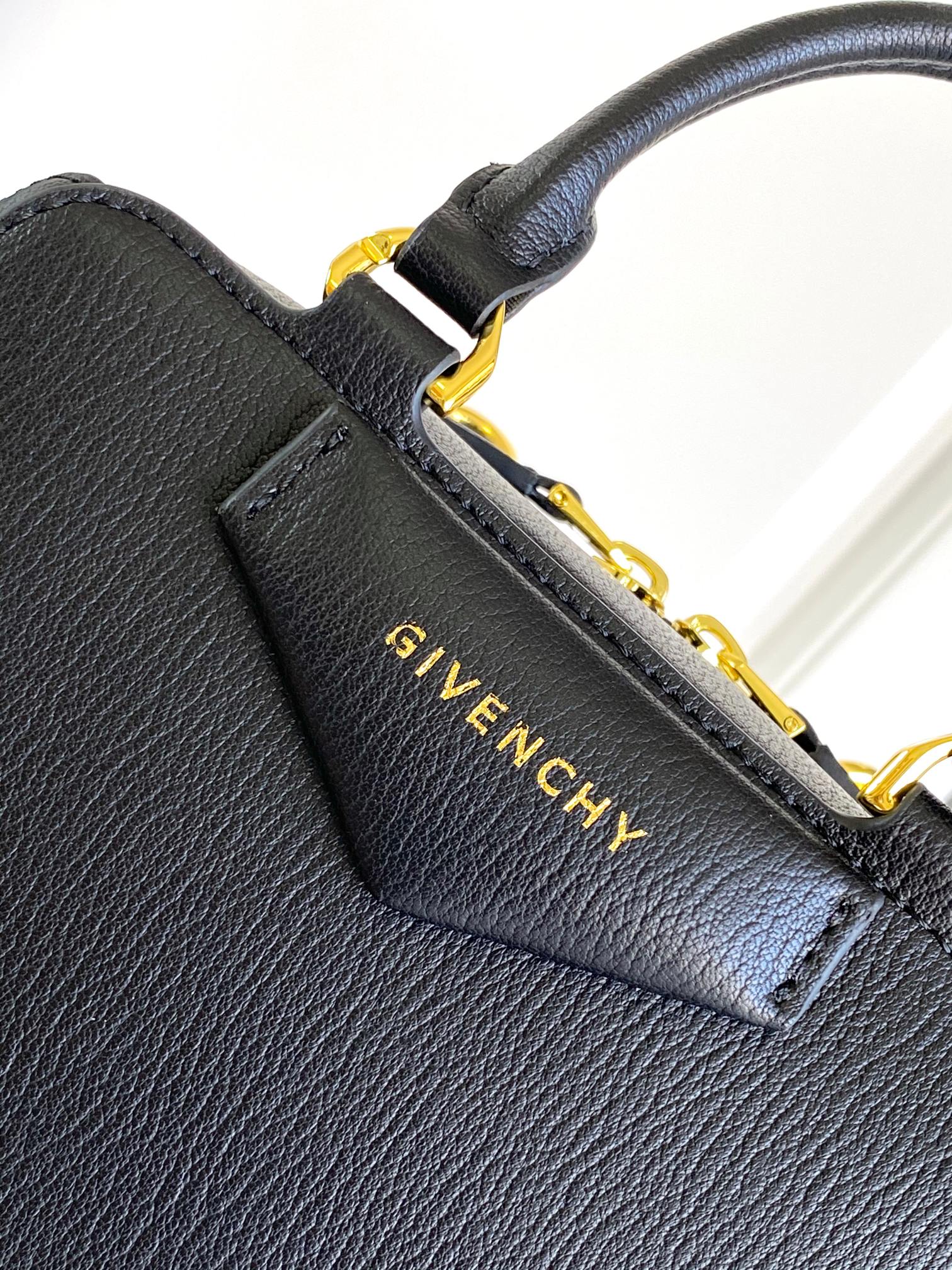 Givenchy Anyigona Cube Tote-13*19*22CM
