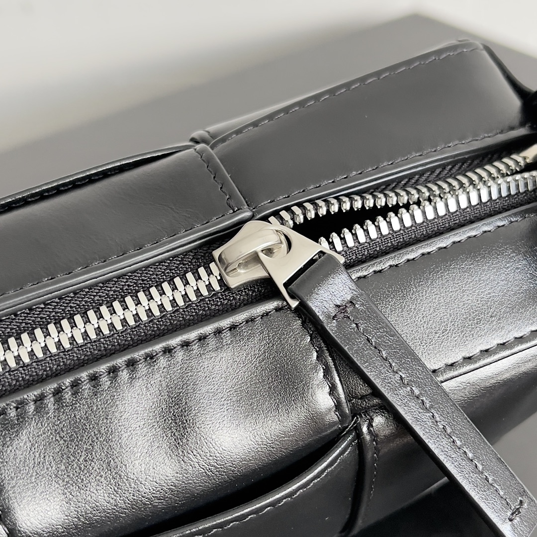 bo*te*ga Ve*ne*ta mini cassette bag-21*13*6.5cm