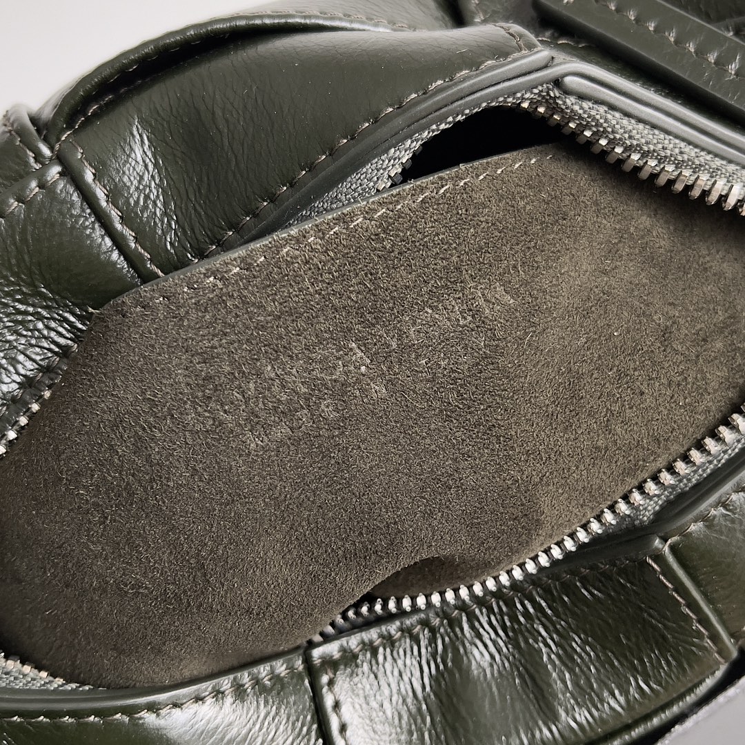 bo*te*ga Ve*ne*ta mini cassette bag-21*13*6.5cm