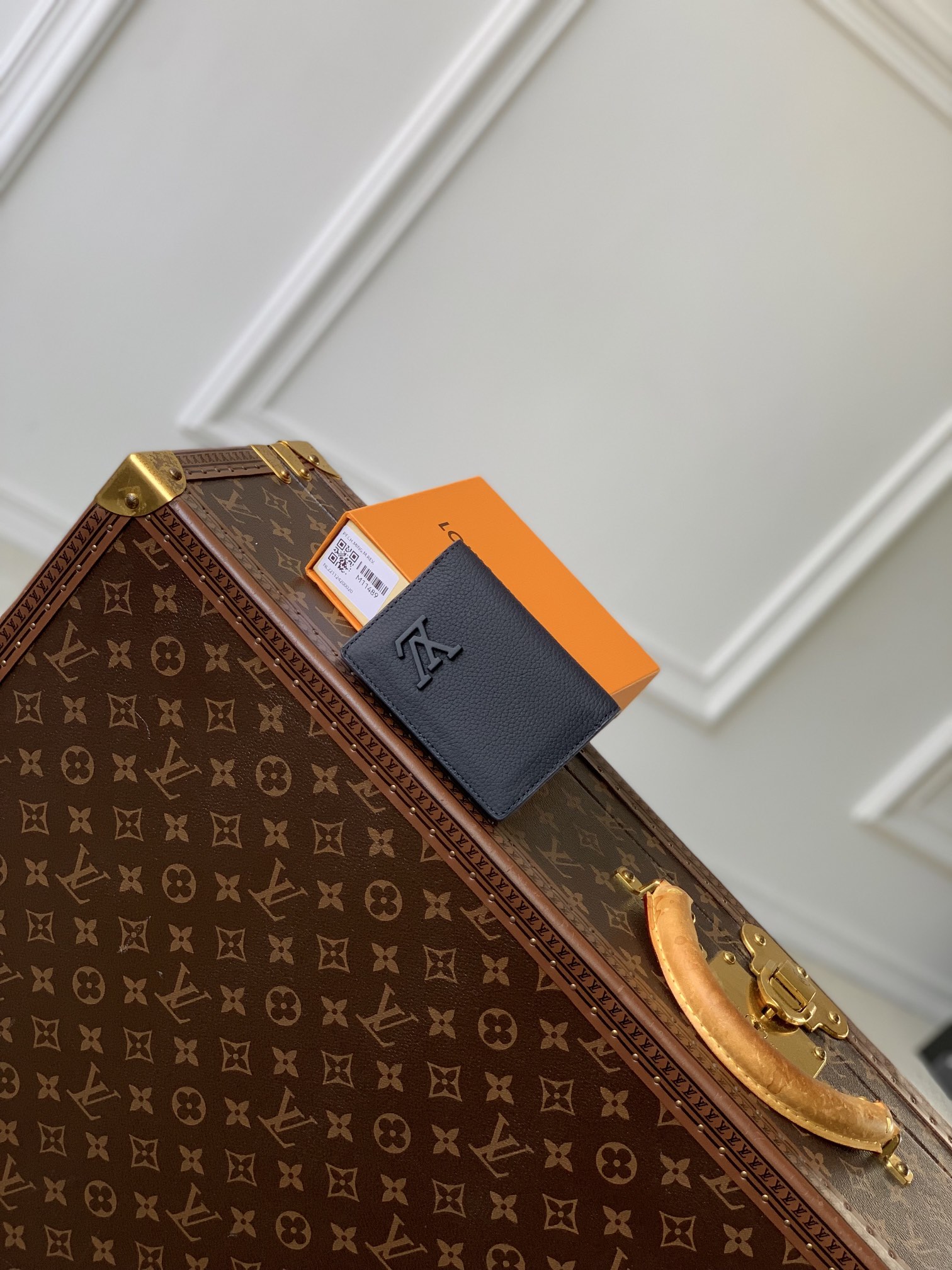 l0*is V*t0n aerogram wallet-8 x 11 x 1 cm