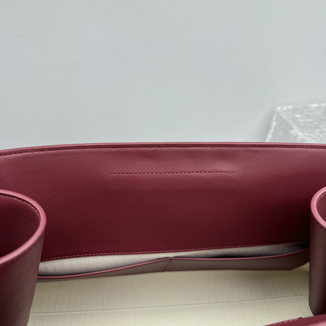 The R0w margaux eq clutch-43*20*24cm