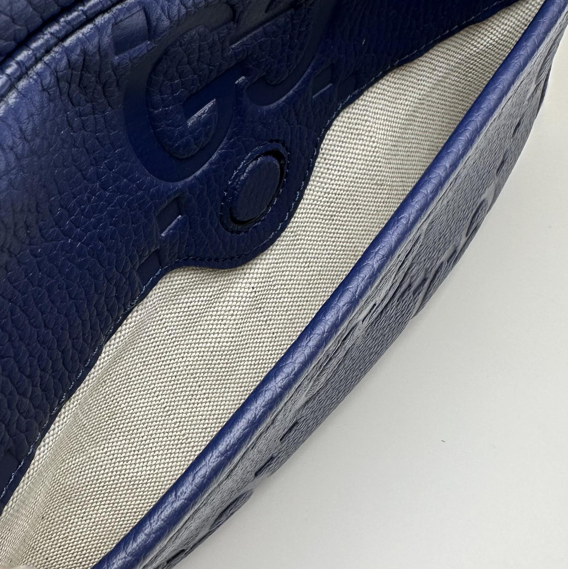 Gvc*1leather bag-25.5*16*10cm