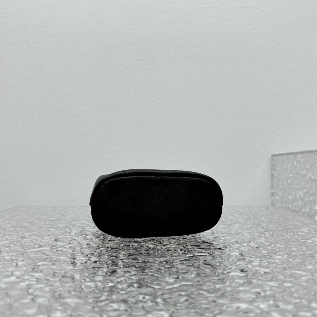 M1um1u nappa bag -14*17*6cm