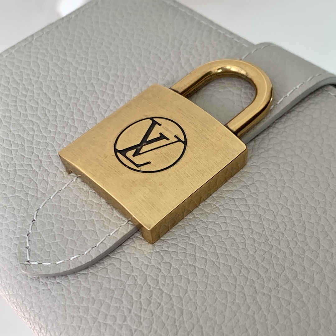 LV Wallet-M12148-11 x 8.5 x 2CM