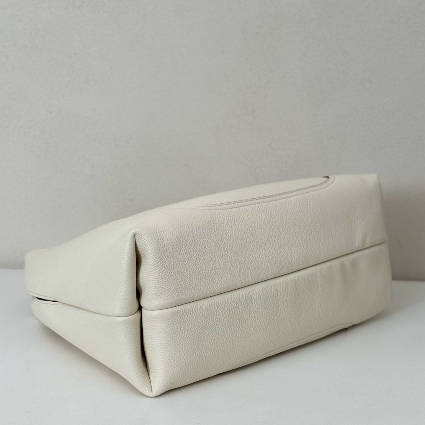 Gvc*1 softbit large shoulder bag in leather-46*26*16cm