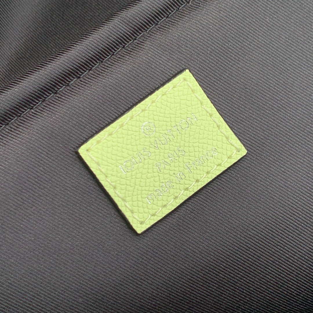 l0vis Vvtt0n discovery slim-m14020-38 x 13 x 28cm