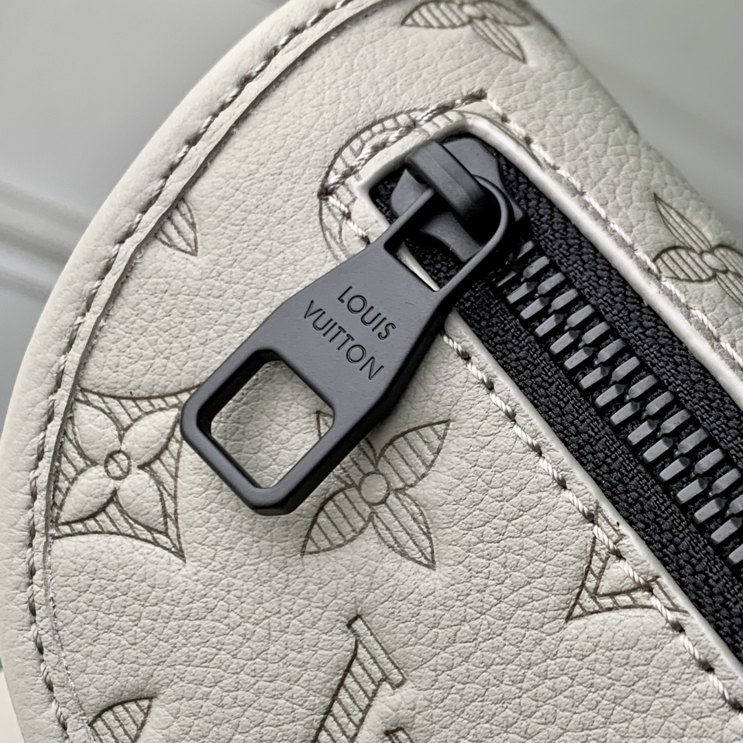 l0vis Vvtt0n pulse bag-m14794-16 x 5 x 22.5cm