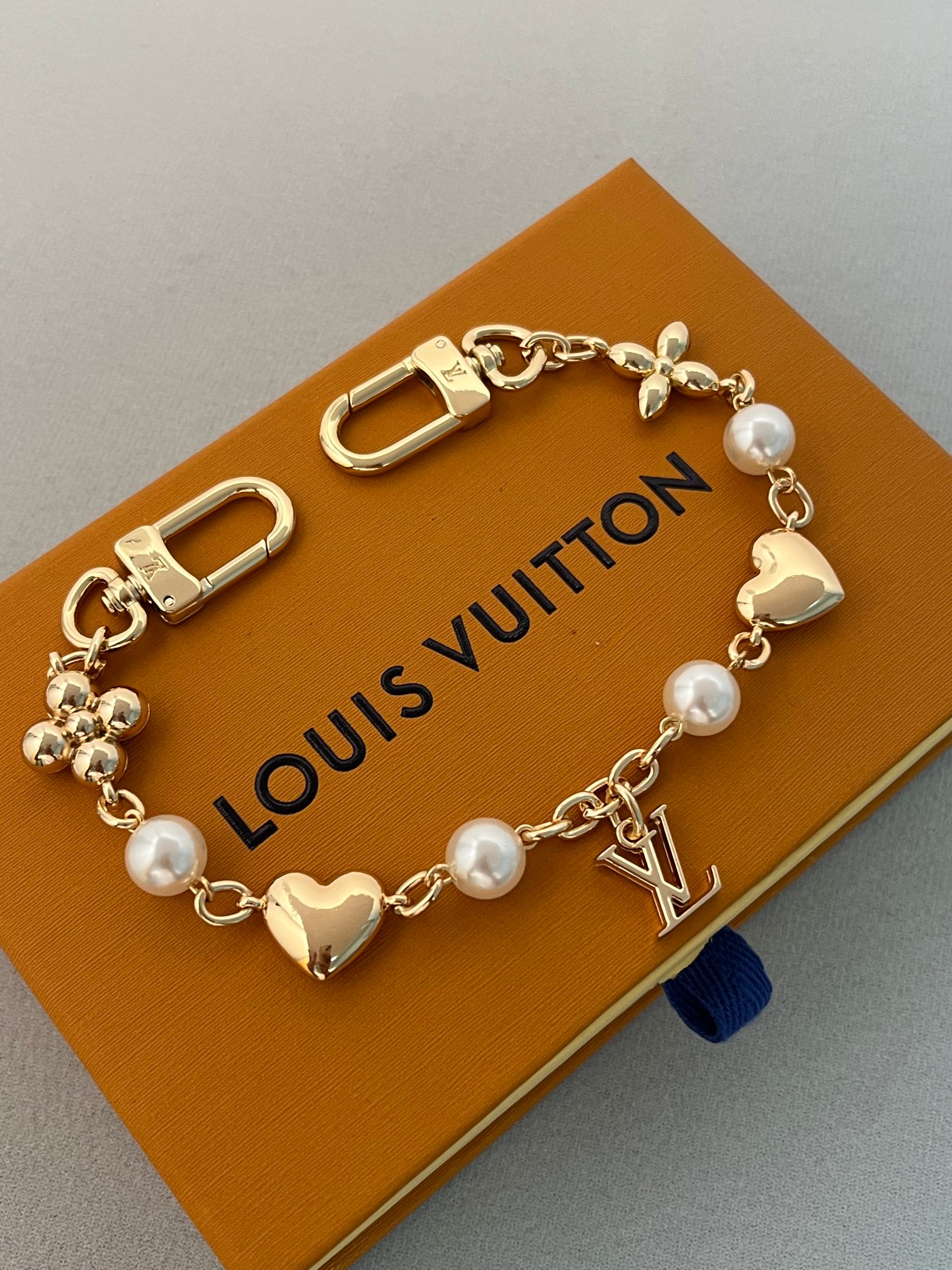 l0vis Vvtt0n bag charm