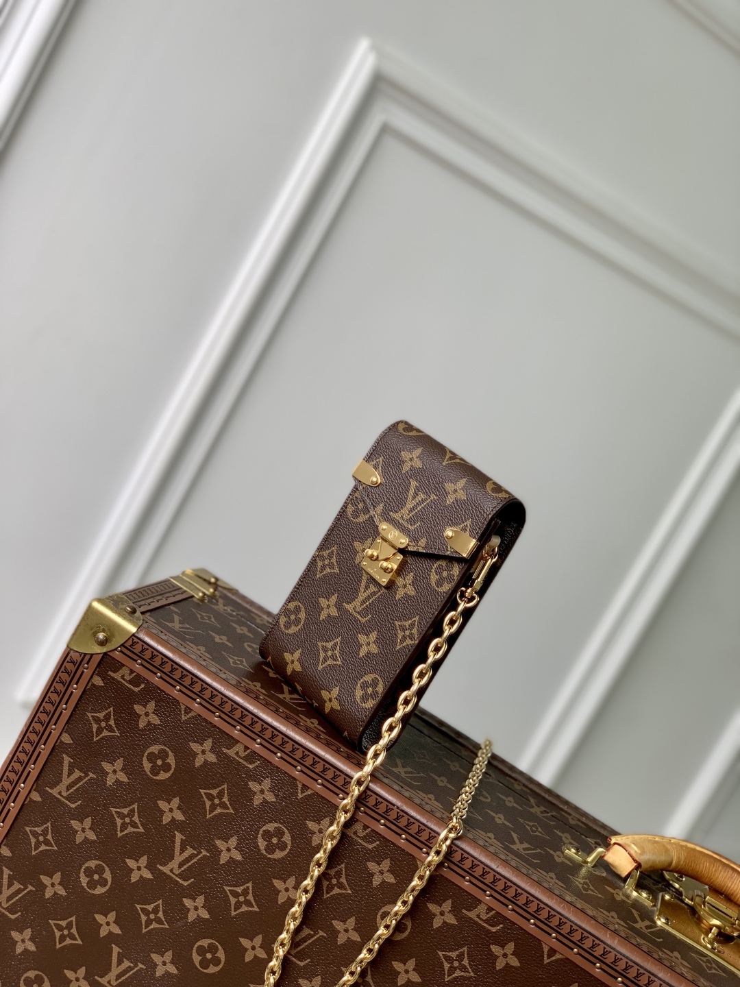 l0vis Vvtt0n métis phone bag -17.5 x 4 x 10.4cm