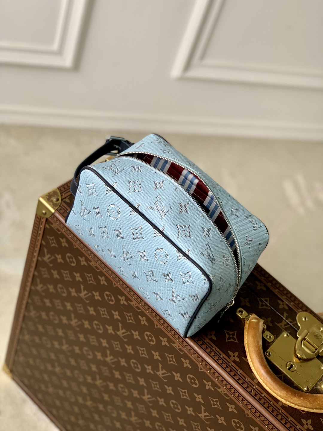 l0vis Vvtt0n locker dopp kit pouch -23 x 13 x 12cm