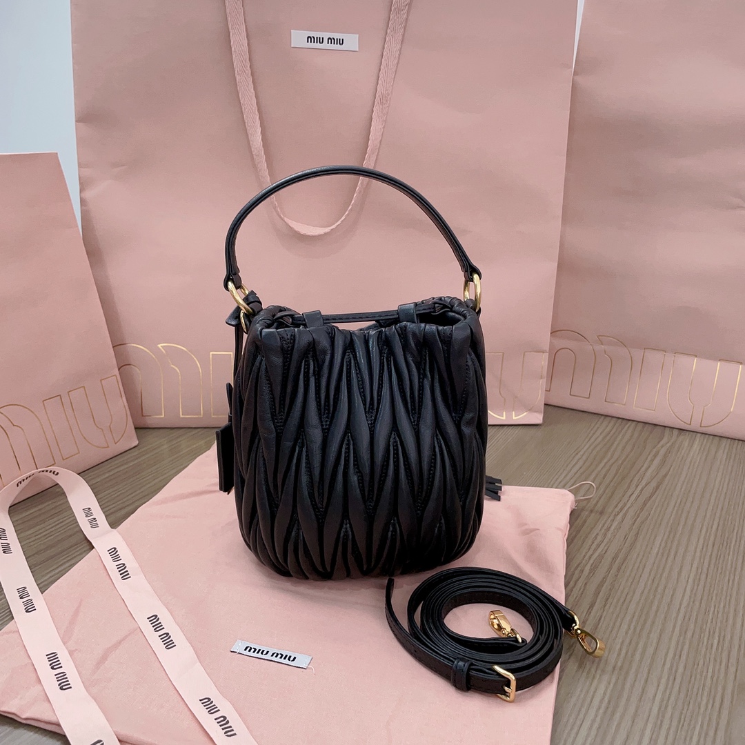 M1um1u matelasse bucket-17x15x10cm