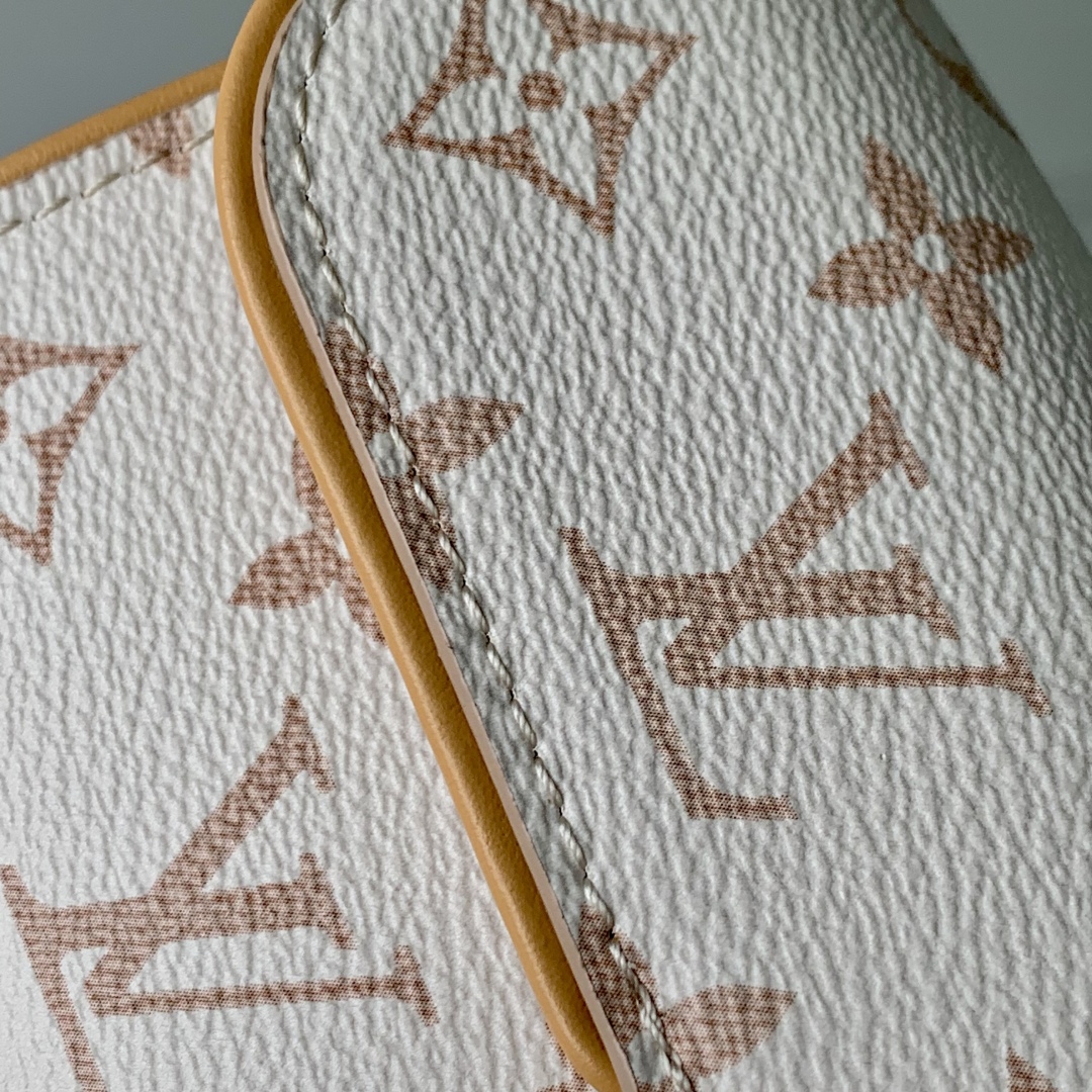 LV Pochette Camille Monogram - Women-M13566-11 x 6 x 20.5CM