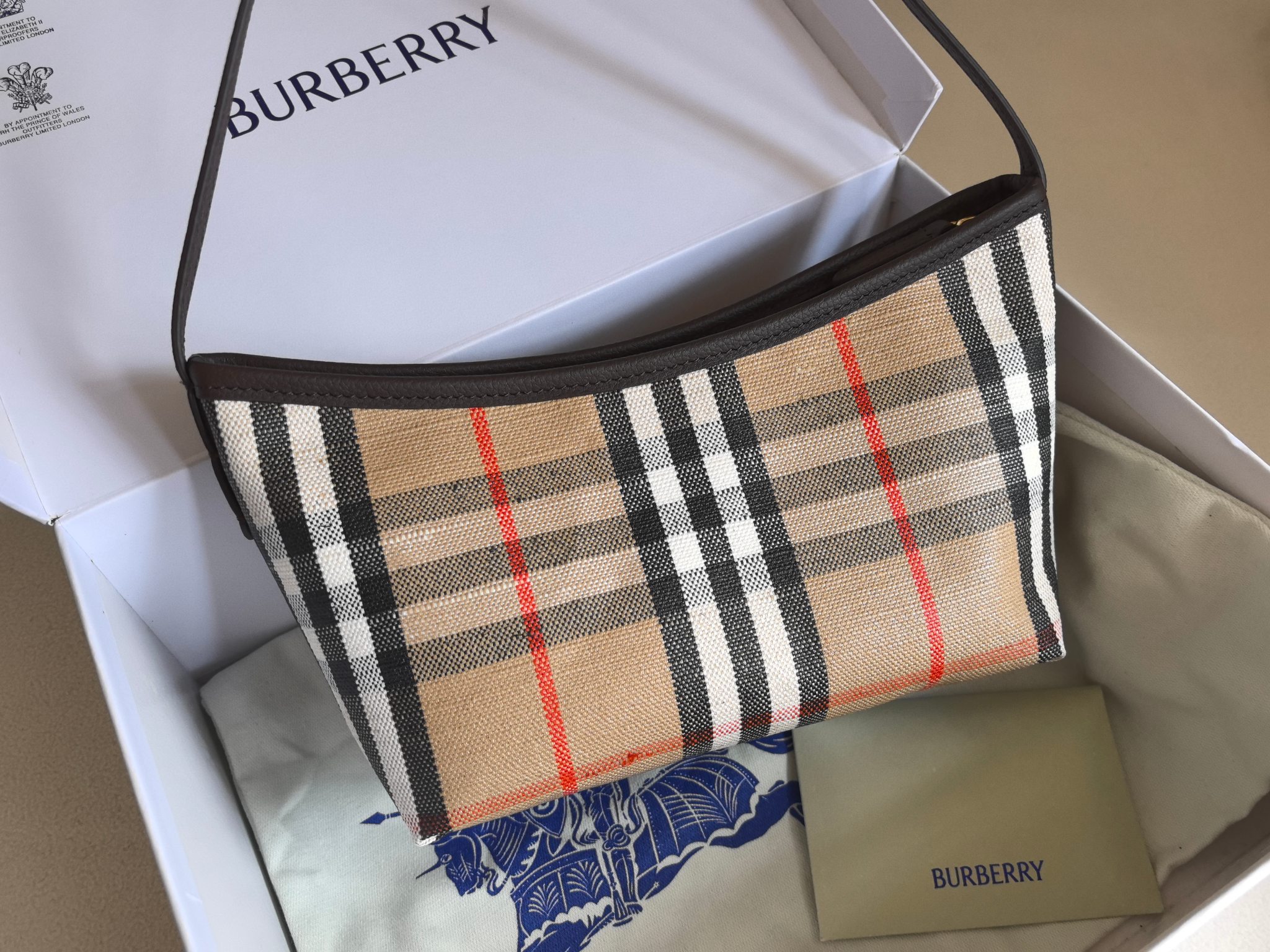 Bv*b*rry highlands mini shoulder bag-25.5✕12✕16cm