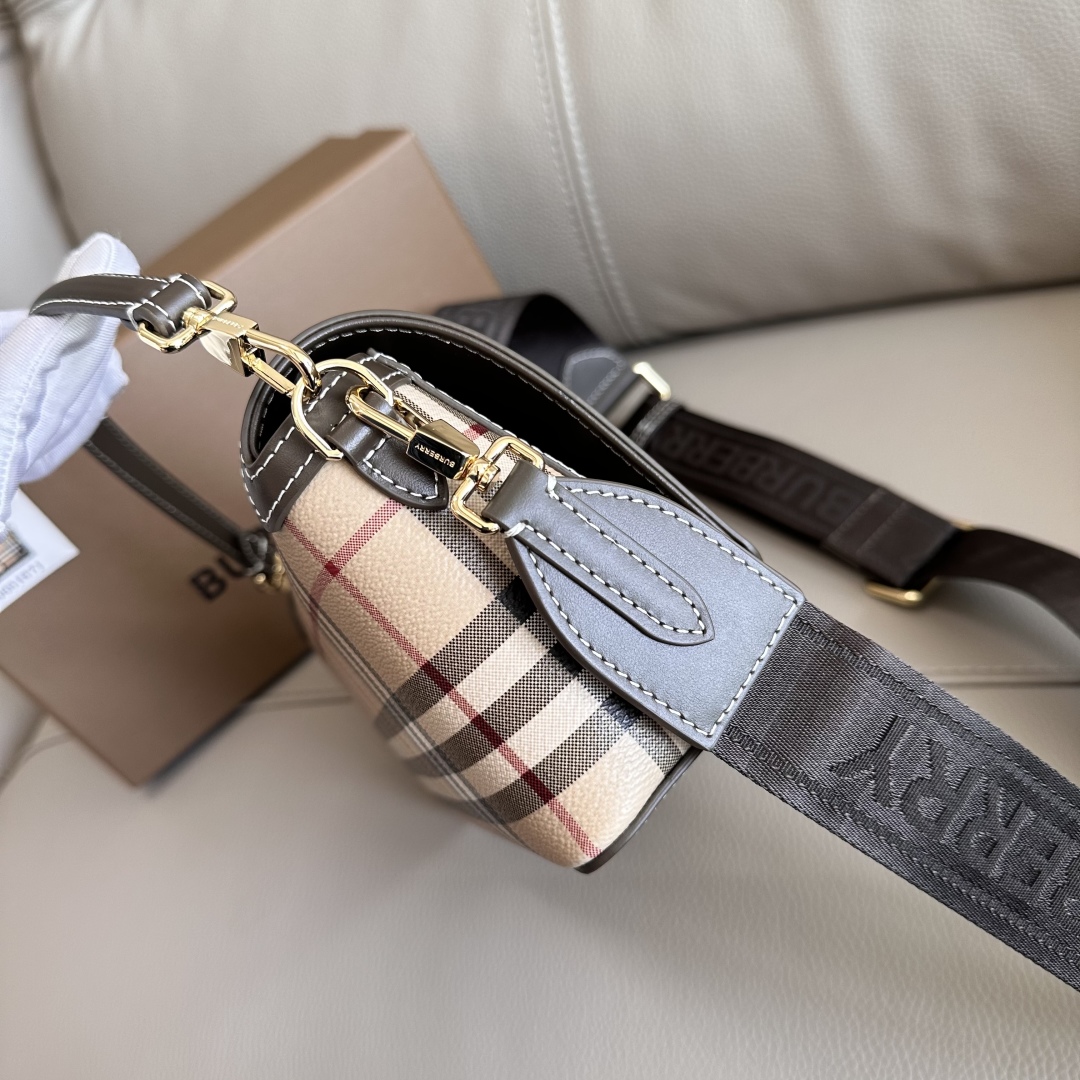 Bv*b*rry vintage bag-25 x 8.5 x 18cm