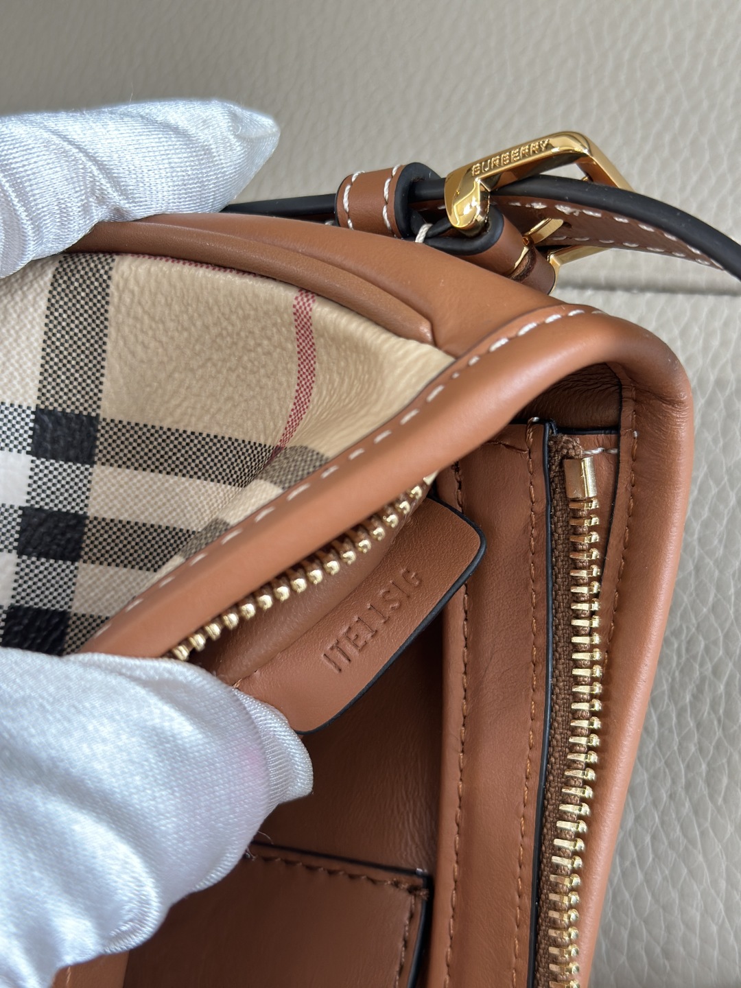 Bv*b*rry vintage bag-26 x 6 x 12cm